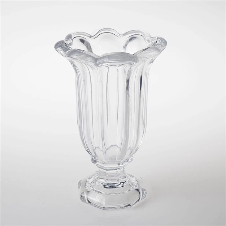 Vase tal-ħġieġ tal-mejda ta 'lussu